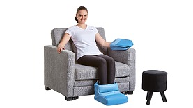 Use of the A14P magnetic therapy applicator for hand therapy in combination with the A16P applicator for foot therapy.